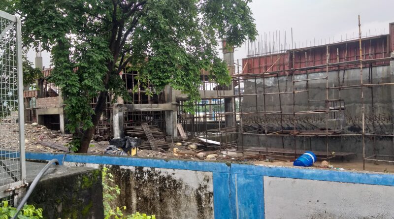 नमामि गंगे योजना के तहत निर्माणाधीन ट्रीटमेंट प्लांट बना क्षेत्रवासियों के लिए मुसीबत का कारण