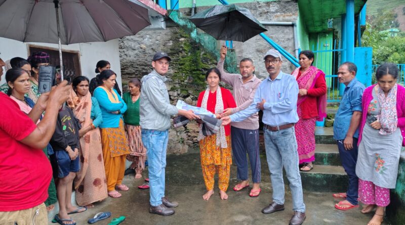 सैंजी गांव में आपदा प्रभावित परिवारों की सहायता, कृषि क्षति का आकलन