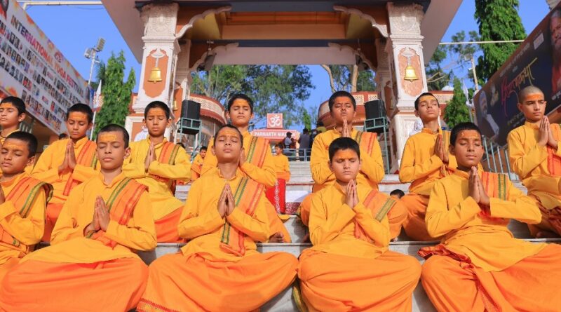 अंतर्राष्ट्रीय युवा दिवस पर स्वामी चिदानन्द सरस्वतीजी का संदेश “जागो, बदलो, गढ़ो”