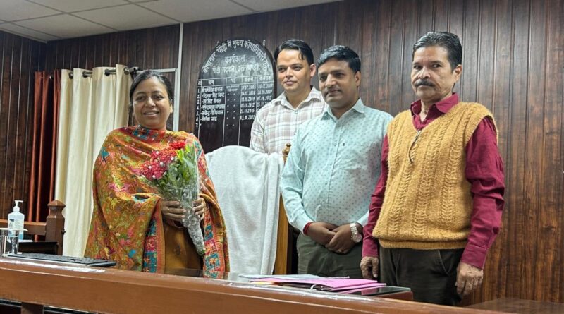 नवनियुक्त मुख्य कोषाधिकारी नमिता सिंह ने संभाला कार्यभार