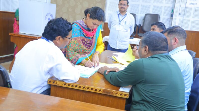 जिला पंचायत अध्यक्ष एवं क्षेत्र पंचायत प्रमुख पद के चुनाव में मतदान प्रारंभ