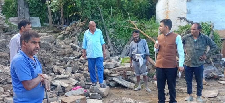 भारी बारिश से कलुण गांव में तीन पशुओं की मौत, जिलाधिकारी ने तुरंत लिया संज्ञान