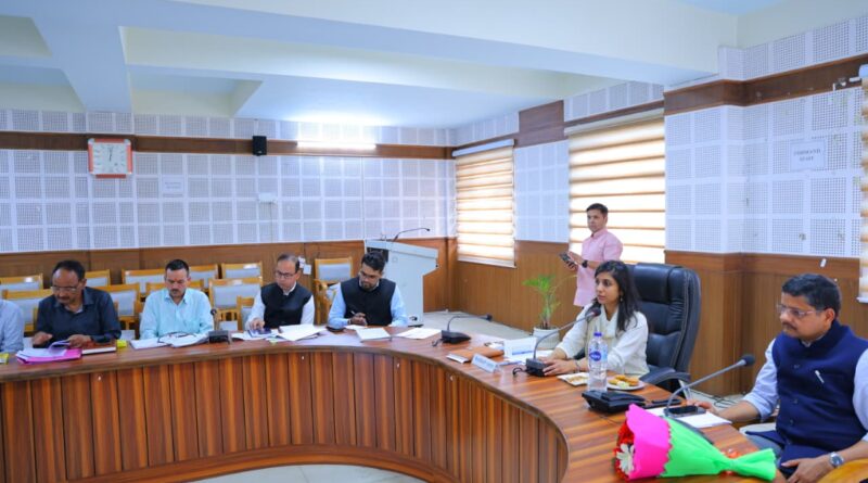 जिलाधिकारी ने बैंकर्स मीटिंग में योजनाओं की प्रगति को दी प्राथमिकता