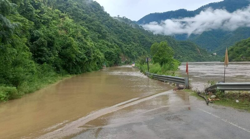 अलकनंदा का जलस्तर बढ़ा, जिलाधिकारी ने जारी की सतर्कता की अपील