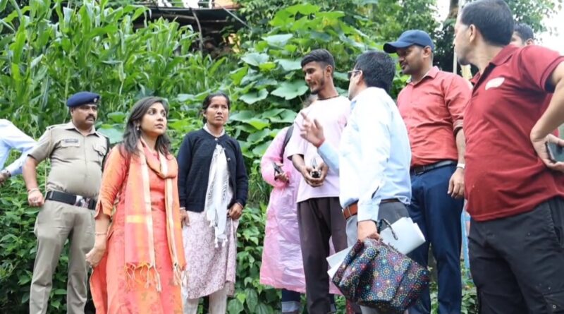 भारी बारिश से जनहानि, पुल ध्वस्त; जिलाधिकारी की निगरानी में राहत कार्य जारी