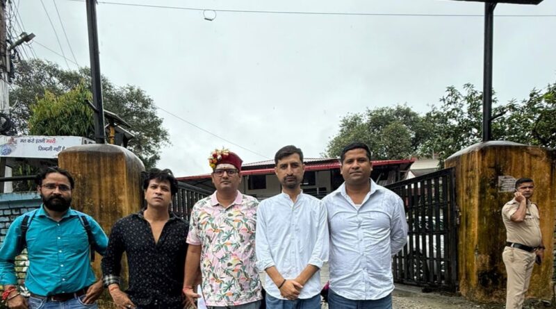 सोशल मीडिया पर अशोभनीय टिप्पणी को लेकर लोककलाकारों ने दर्ज की शिकायत