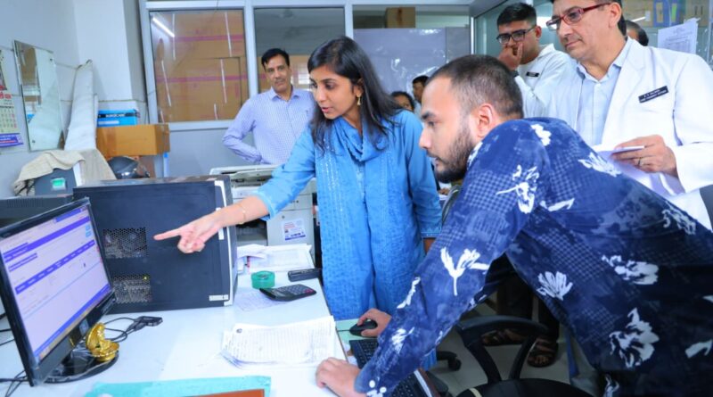 जिलाधिकारी का बड़ा एक्शन -: बेस अस्पताल कोटद्वार में खामियों पर नाराजगी, सुधार के दिए निर्देश
