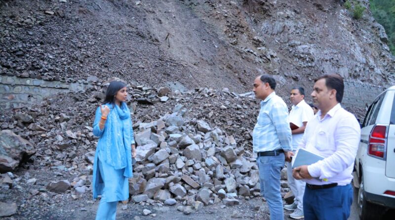एनएच-534 पर बरसात में सुरक्षित यातायात की तैयारी तेज़, जिलाधिकारी ने दिए सख़्त निर्देश