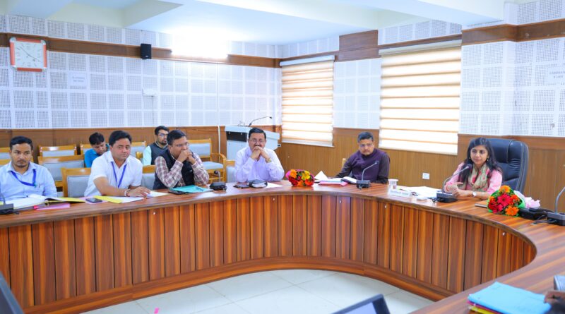 जिलाधिकारी ने निष्क्रिय सहकारी समितियों पर कसी नकेल, ऋण वसूली में ढिलाई पर कार्यवाही के निर्देश
