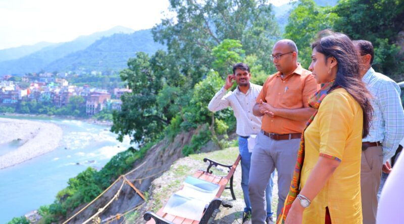 सतपुली झील व एंगलर हट का डीएम ने किया स्थलीय निरीक्षण, लैंसडॉन टिप इन टॉप पर लगेगा टेलिस्कोप