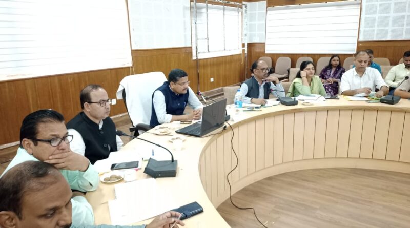 जिला योजना की समीक्षा बैठक सम्पन्न, सितम्बर तक 50% प्रगति सुनिश्चित करने पर बल