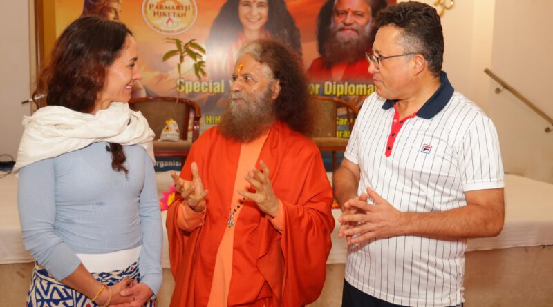 दिल्ली में परमार्थ निकेतन द्वारा विशेष योग शिविर का आयोजन, विश्व के राजनयिकों ने लिया हिस्सा