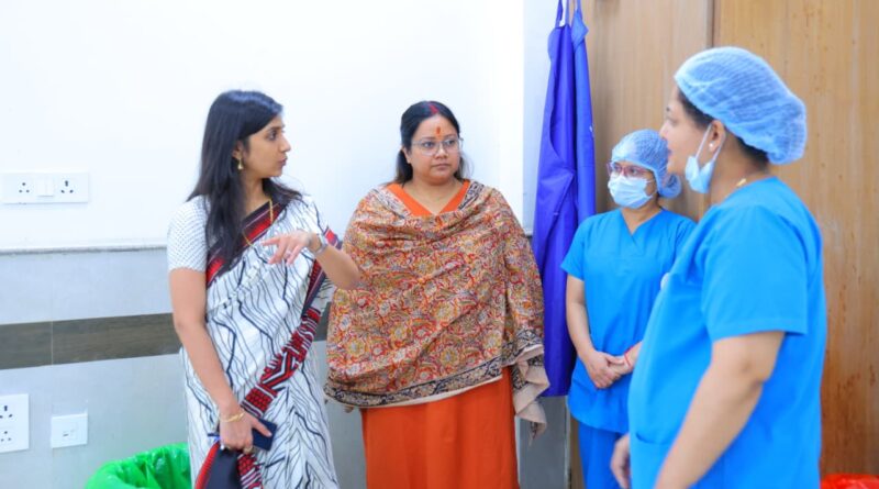 श्रीनगर संयुक्त चिकित्सालय की व्यवस्थाओं की समीक्षा, जिलाधिकारी ने दिए सख्त निर्देश