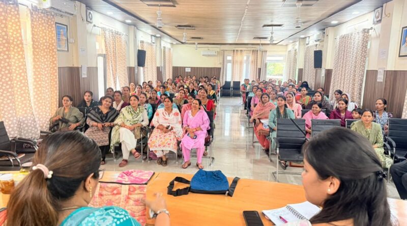 स्ट्रीट वेंडर्स को मिली योजनाओं की जानकारी, नगर निगम श्रीनगर में लोक कल्याण मेला आयोजित