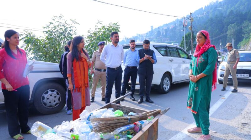 जिलाधिकारी ने किया कूड़ा कलेक्शन सेंटरों का औचक निरीक्षण, स्वच्छता व्यवस्था सुधारने के दिए सख्त निर्देश