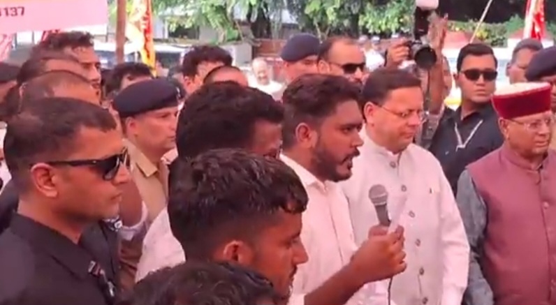 UKSSSC पेपर लीक: बैकफुट पर सरकार, मुख्यमंत्री ने परेड ग्राउंड से दी CBI जांच की संस्तुति