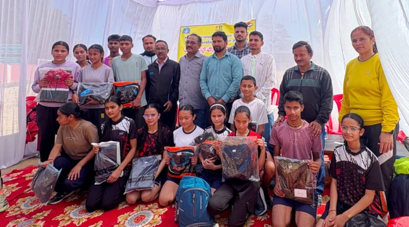 गांधी जयंती पर पौड़ी में क्रॉस कन्ट्री और हॉफ मैराथन दौड़ का आयोजन, 107 धावकों ने दिखाया दम
