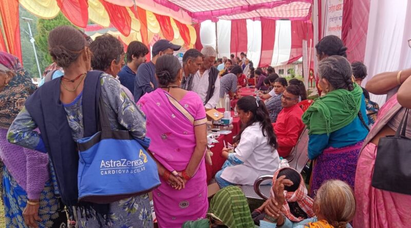 स्वच्छता ही सेवा पखवाड़ा एवं स्वस्थ नारी-सशक्त परिवार अभियान के अंतर्गत खिर्सू में निःशुल्क स्वास्थ्य शिविर आयोजित