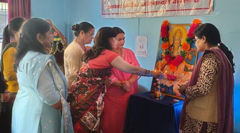 सांस्कृतिक कार्यक्रमों, प्रतियोगिताओं और योजनाओं की जानकारी से गूंजा परिसर