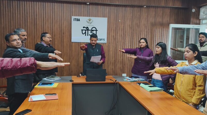 जिला गंगा समिति की बैठक में स्वच्छता और गंगा संरक्षण पर जोर