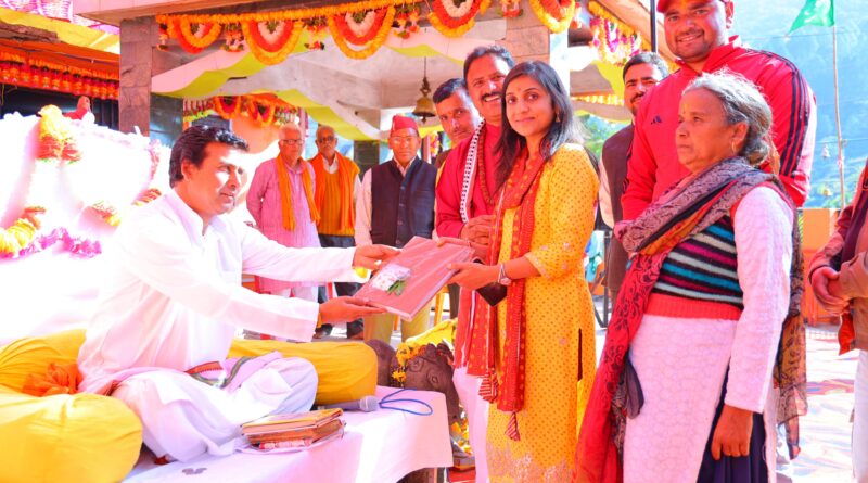 देवलेश्वर महादेव मंदिर बलोड़ी में बैकुंठ चतुर्दशी मेला, जिलाधिकारी स्वाति एस.भदौरिया रही मुख्य अतिथि