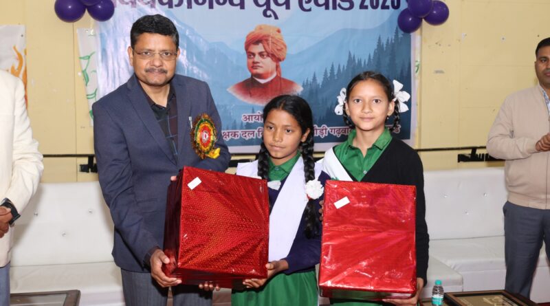 पौड़ी में दो दिवसीय युवा महोत्सव का शुभारंभ — विद्यार्थियों ने दिखाई रचनात्मकता की चमक