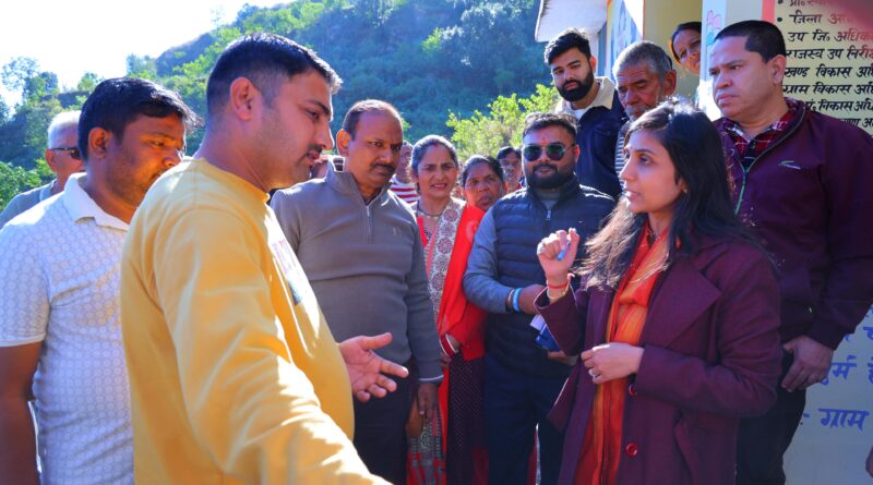 जिलाधिकारी स्वाति एस. भदौरिया ने काण्डाखाल में “सरकार जनता के द्वार” कार्यक्रम में सुनी जन समस्याएं