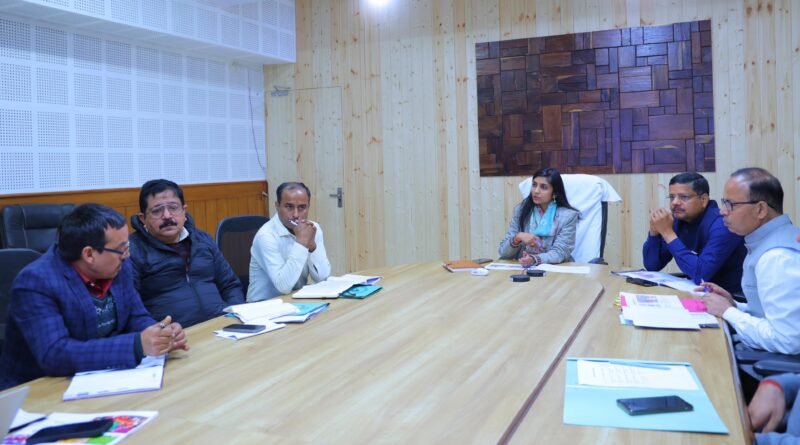 लखपति दीदी योजना की समीक्षा बैठक में जिलाधिकारी ने दिए समन्वित कार्य के निर्देश
