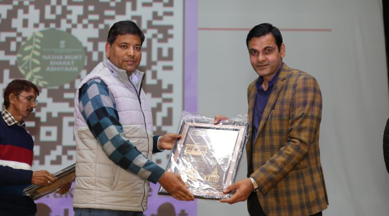 मेडिकल कॉलेज श्रीनगर में नशा मुक्त भारत अभियान के 5 वर्ष पूरे, युवाओं ने ली नशामुक्ति की शपथ