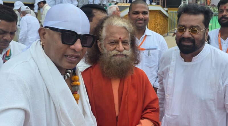 श्री सत्य साईं बाबा शताब्दी समारोह: पीएम मोदी, स्वामी चिदानन्द सरस्वती सहित देश-विदेश के गणमान्यों की भव्य उपस्थिति में स्मारक सिक्का व डाक टिकट का विमोचन