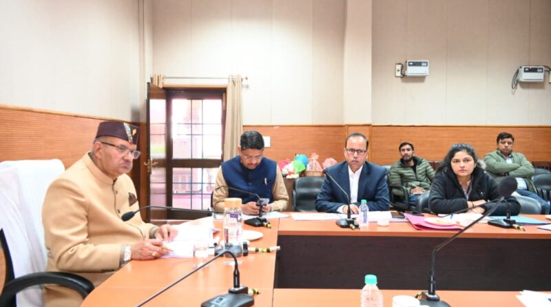 कैबिनेट मंत्री गणेश जोशी ने श्रीनगर में कृषि, उद्यान, ग्राम्य विकास व सैनिक कल्याण विभागों की समीक्षा की, योजनाओं के प्रभावी क्रियान्वयन के दिए निर्देश