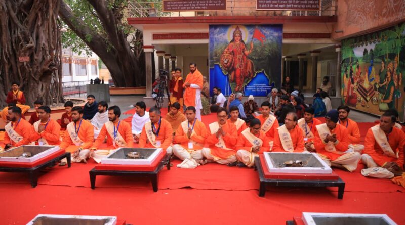 परमार्थ निकेतन में गंगा जागरूकता एवं आरती प्रशिक्षण कार्यशाला का शुभारम्भ, स्वामी चिदानन्द सरस्वती के सान्निध्य में विश्वशांति यज्ञ