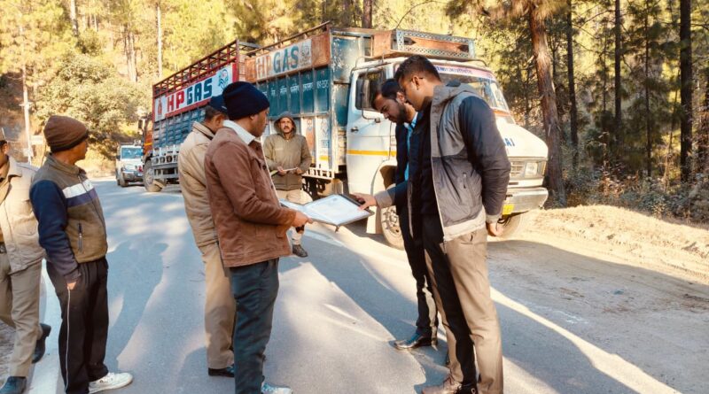थलीसैंण–बीरोंखाल मार्ग पर प्रशासन व परिवहन विभाग का संयुक्त जांच अभियान, 3 वाहनों के चालान