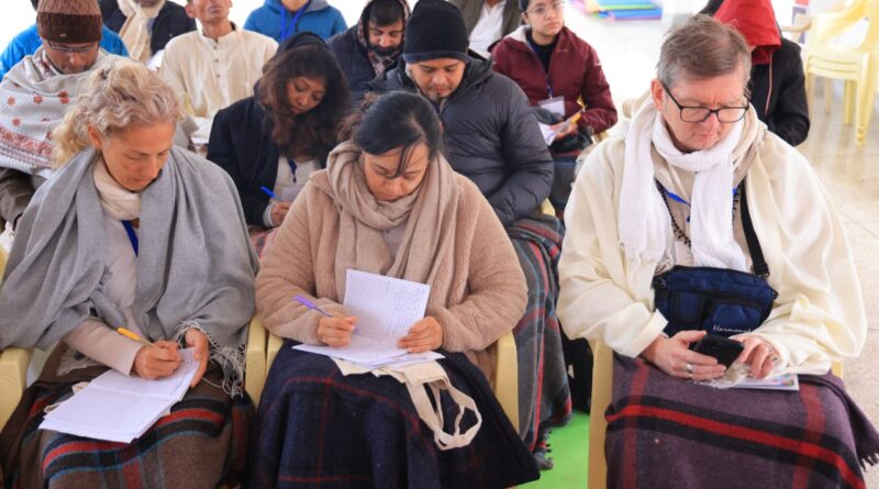 परमार्थ निकेतन में वेदान्त कोर्स का शुभारम्भ, हिमालय और गंगा तट पर गूंजा आत्मज्ञान का संदेश