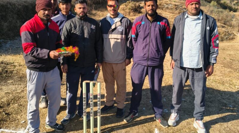 क्रिकेट के चौके-छक्कों और लोकगायक राकेश टम्टा के गीतों से बमोली में छाया खेल उत्सव