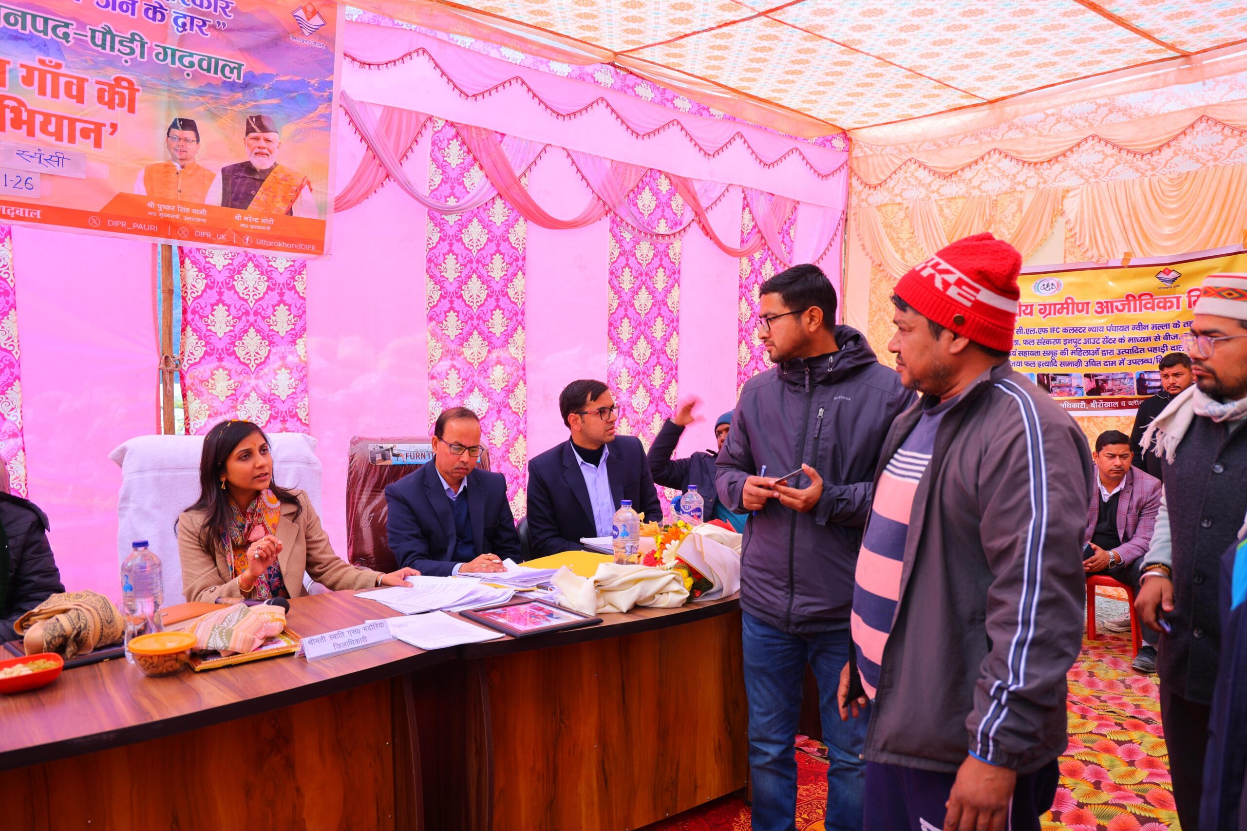 नौगांव में ‘जन–जन की सरकार, जन–जन के द्वार’ शिविर आयोजित, डीएम स्वाति एस भदौरिया ने मौके पर सुनीं ग्रामीणों की समस्याएं