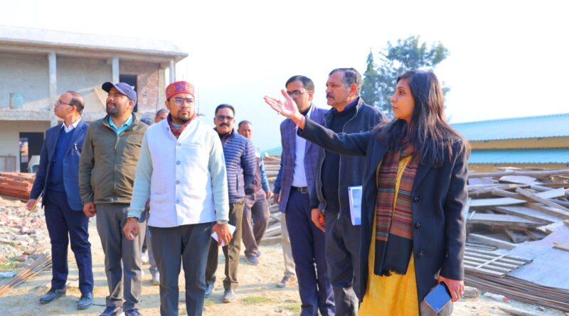 दूरस्थ क्षेत्रों में डीएम स्वाति भदौरिया का निरीक्षण: स्वास्थ्य, शिक्षा और कृषि व्यवस्थाओं की गहन समीक्षा