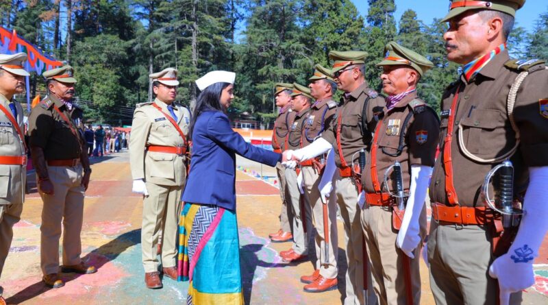 कंडोलिया मैदान में उत्साह और गरिमा के साथ मनाया गया 77वाँ गणतंत्र दिवस, जिलाधिकारी स्वाति एस. भदौरिया ने ली परेड की सलामी