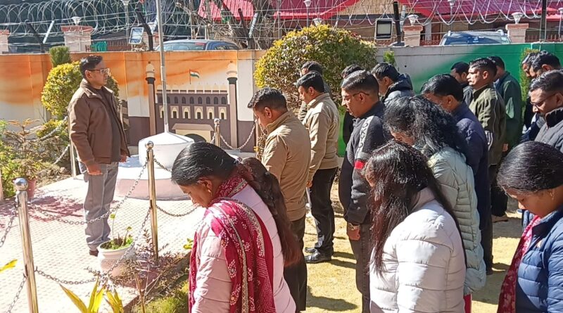 शहीद दिवस पर राष्ट्रपिता महात्मा गांधी को नमन, जिलेभर में दो मिनट का मौन रखकर दी गई श्रद्धांजलि