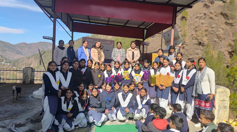 पाबौ के चोलोसैंण इंटर कॉलेज में ‘अफसर बिटिया’ कार्यक्रम आयोजित, बेटियों के सशक्तिकरण पर दिया गया जोर
