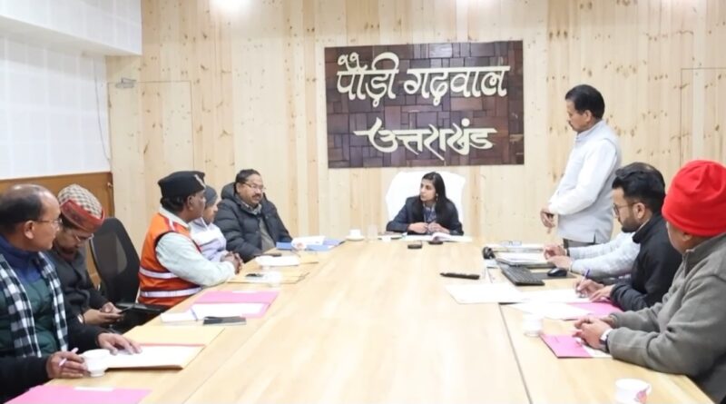 रेडक्रॉस की जिला कार्यकारिणी बैठक में सेवा विस्तार पर जोर, डीएम ने ली आजीवन सदस्यता