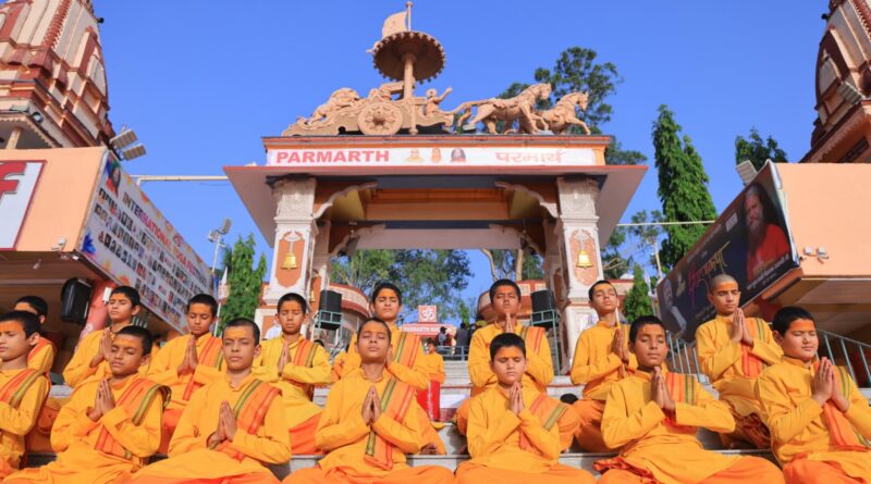 महर्षि दयानंद सरस्वती जयंती पर परमार्थ निकेतन ने दी श्रद्धांजलि, ‘वेदों की ओर लौटो’ का संदेश दोहराया