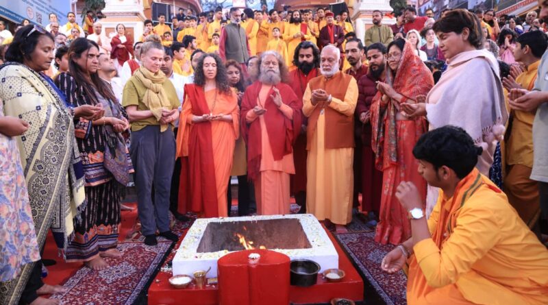 बा की पुण्यतिथि पर परमार्थ निकेतन से भावपूर्ण श्रद्धांजलि, गंगा आरती राष्ट्र सेवा को समर्पित