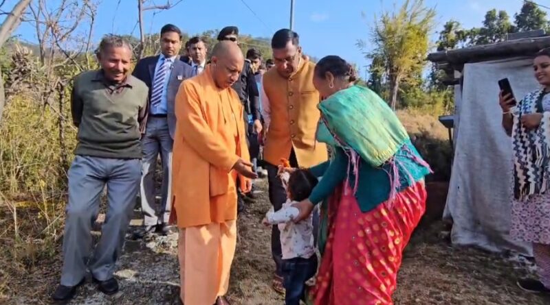 मुख्यमंत्री योगी आदित्यनाथ का पैतृक गांव पंचूर दौरा, ग्रामीणों से किया आत्मीय संवाद