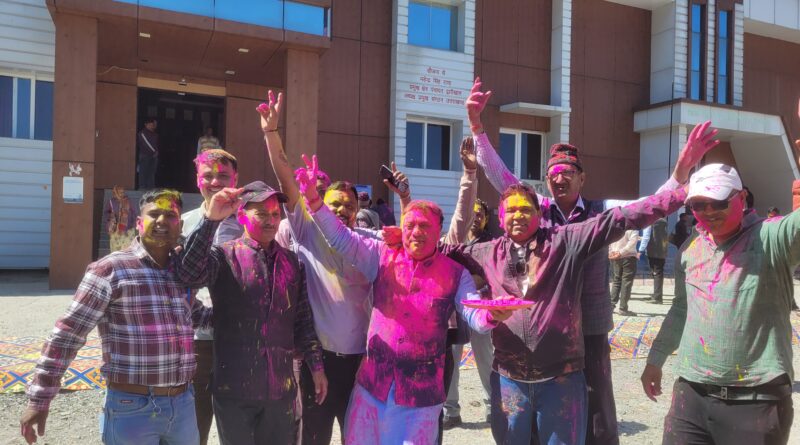 द्वारीखाल ब्लॉक में BDC बैठक आयोजित, 28 शिकायतें दर्ज — होली मिलन व सम्मान समारोह भी सम्पन्न