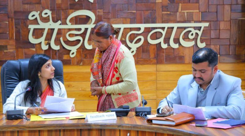 लंबित मामलों पर डीएम की सख्ती, हर सोमवार देनी होगी रिपोर्ट