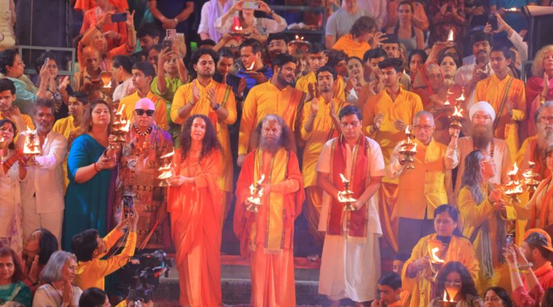 ऋषिकेश में अंतर्राष्ट्रीय योग महोत्सव का भव्य शुभारंभ, आचार्य बालकृष्ण की मौजूदगी में योग-आयुर्वेद का संदेश