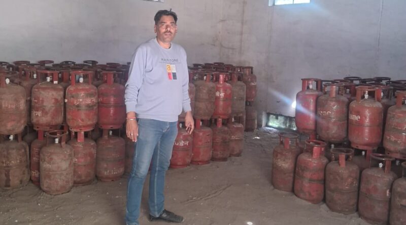 जनपद में एलपीजी गैस की आपूर्ति सुचारू, अफवाहों पर ध्यान न दें उपभोक्ता: जिला पूर्ति अधिकारी