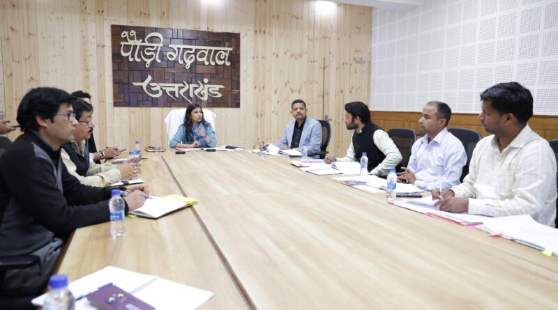 सहकारिता समितियों को सशक्त कर ग्रामीण अर्थव्यवस्था को गति देने पर जोर, वसूली में लापरवाही पर जिलाधिकारी सख्त