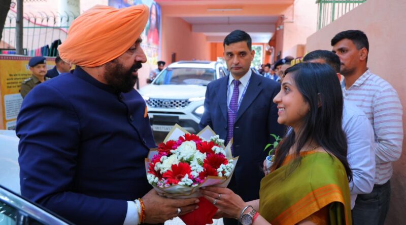 परमार्थ निकेतन में 38वें अंतरराष्ट्रीय योग महोत्सव में राज्यपाल की सहभागिता